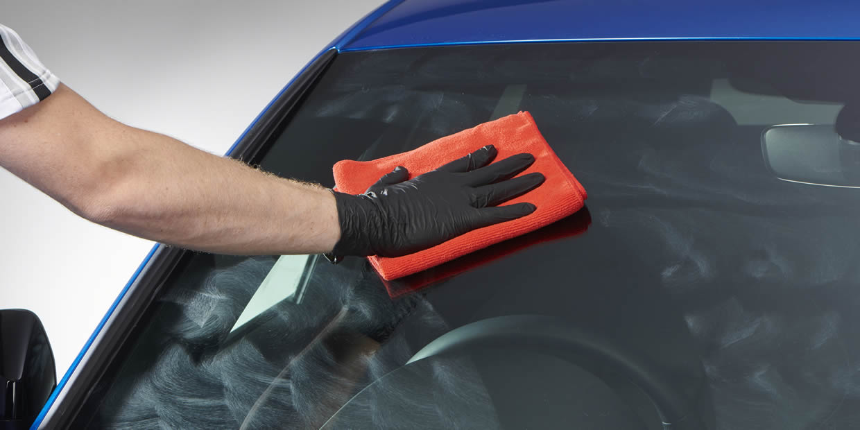 روش‌ های نگهداری شیشه اتومبیل