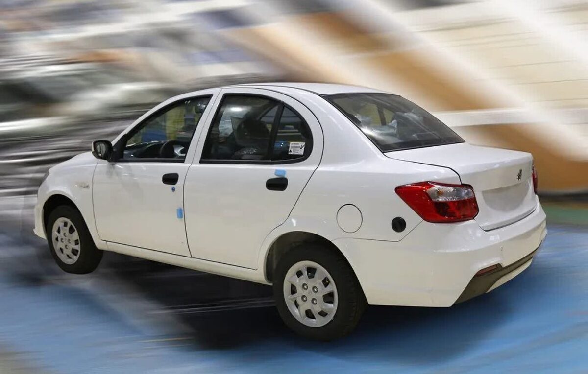 قیمت شیشه ماشین ساینا + نکات مهم هنگام تعویض